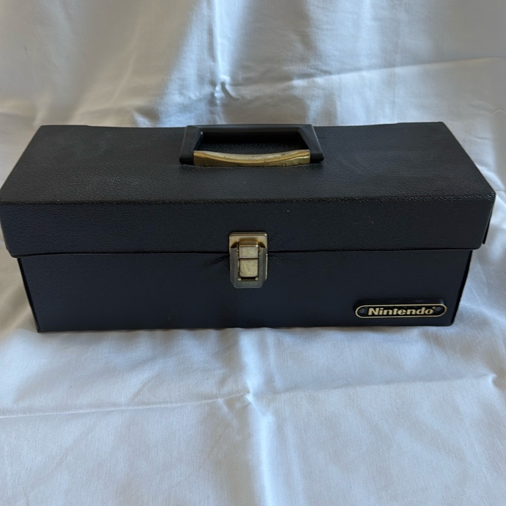 Nintendo vintage NES 15 Cartridge carrying case